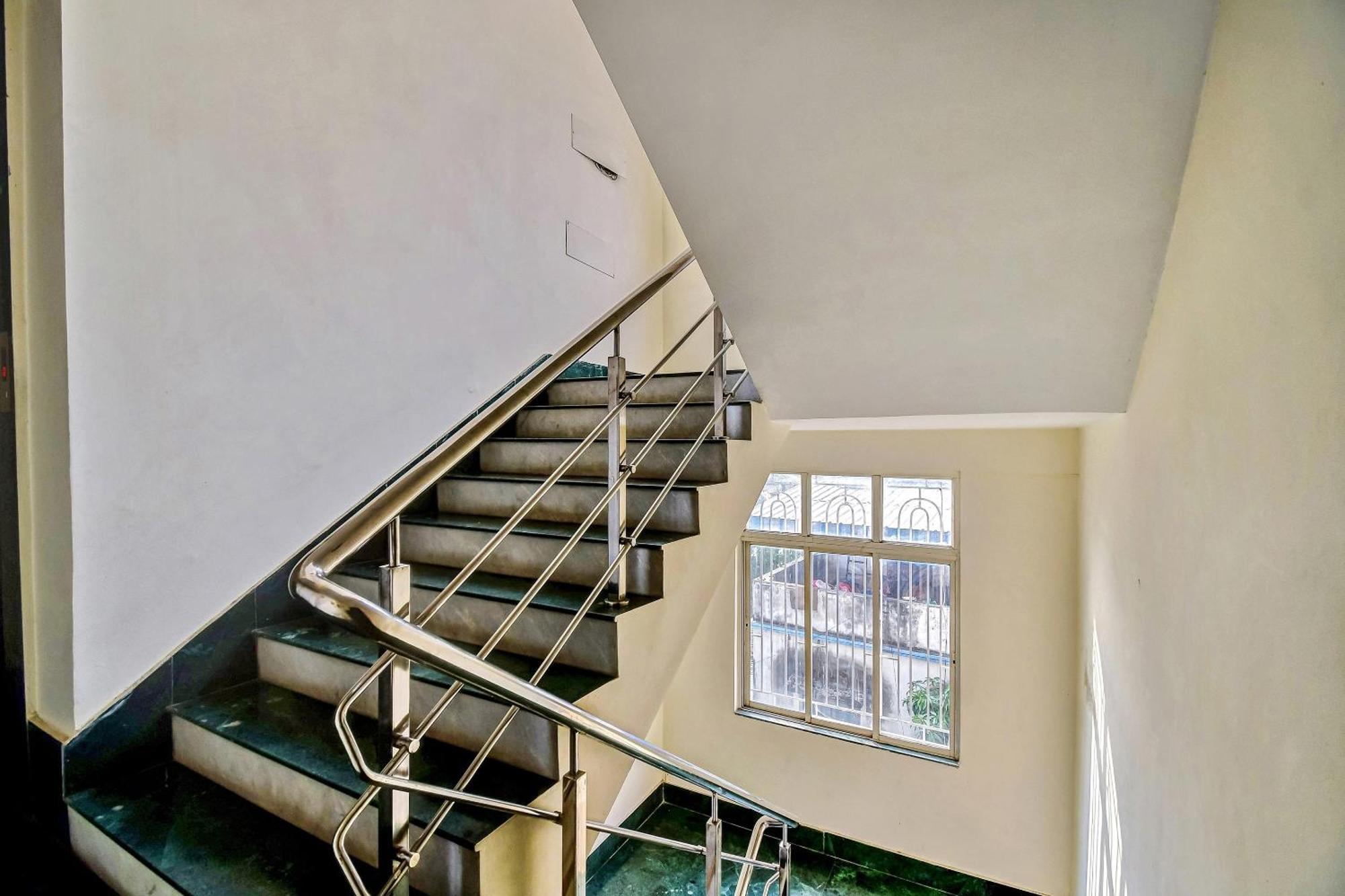 Capital O Kabita Guest House Near Acropolis Mall Kolkata Eksteriør bilde